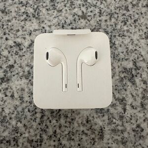 NWT Apple White Wired Earbuds